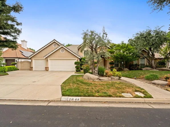 1848 E Oak Creek Cir, Fresno, CA 93730