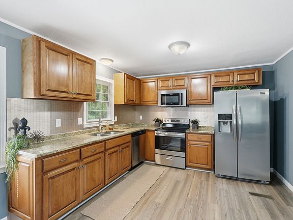 4th image of 1233 Pleasant View Dr