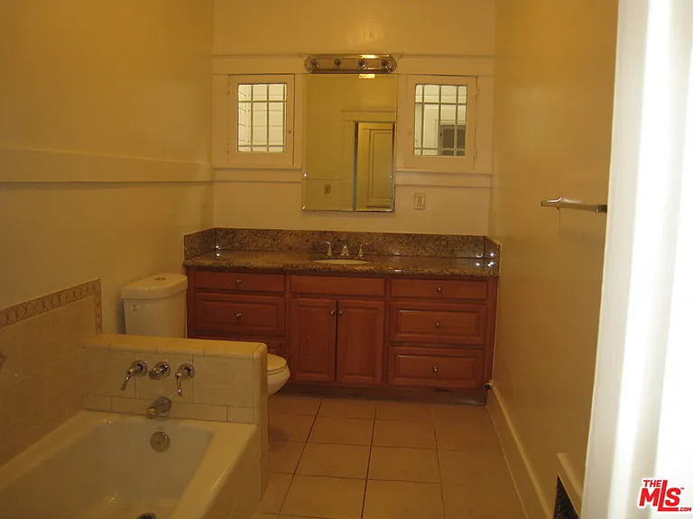 153 S Gramercy Pl — Photo 13
