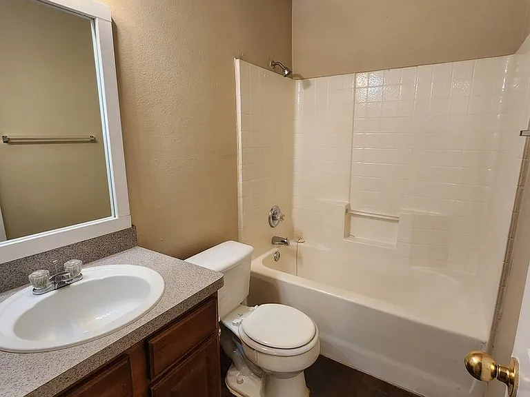 939 Baker St — Photo 11
