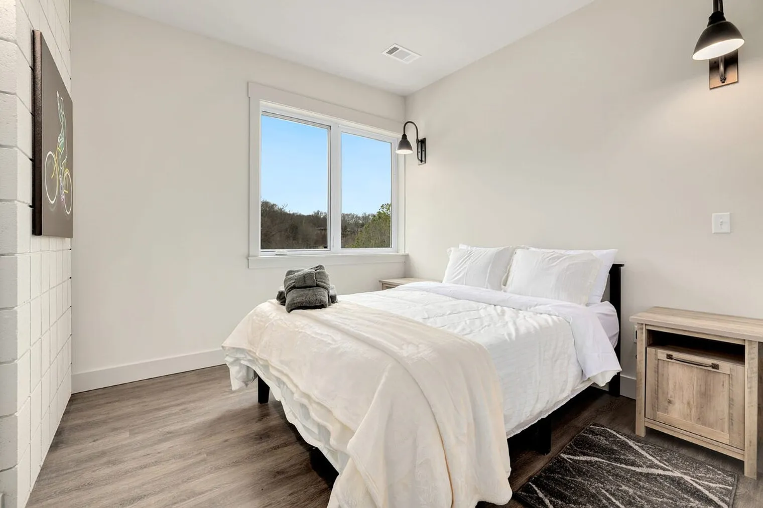 2 bed, 2.0 bath, 925 sqft, $4,173 — Photo 4