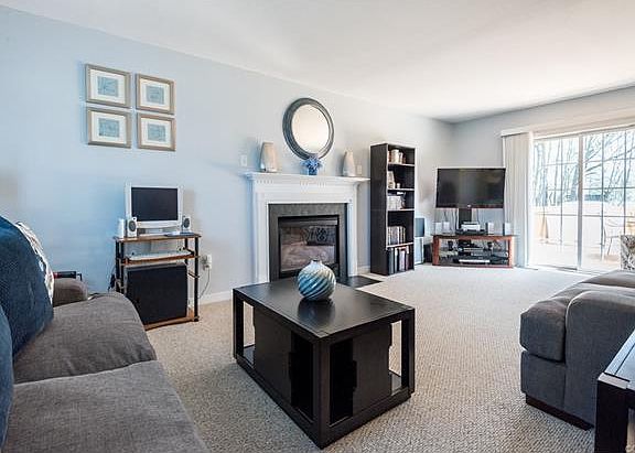 3rd image of 124 Scotch Pine Dr