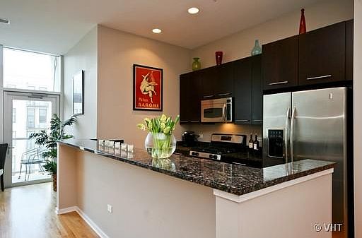 3rd image of 500 W Superior St Unit 701