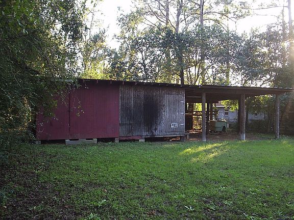 Outlbuilding w/ shed