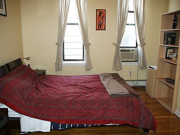 2nd image of 236 6th St #B2