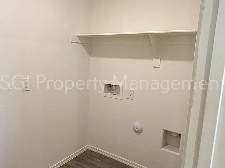 526 W Black Hawk Pl — Photo 12