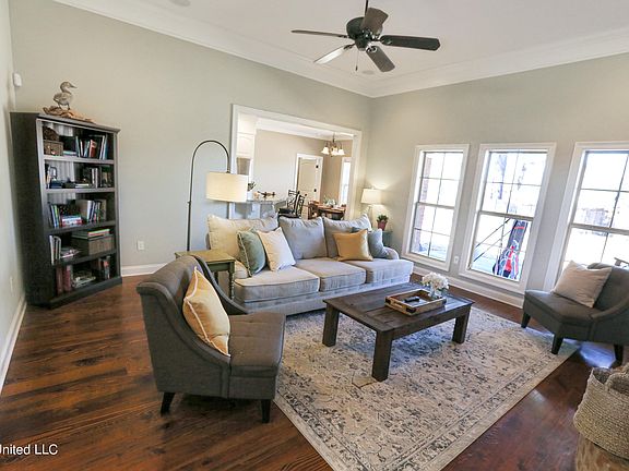 3rd image of 108 Meadow Park Dr