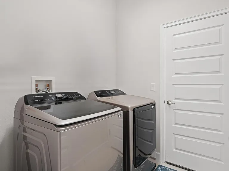 692 NE Turtleback Trl — Photo 41
