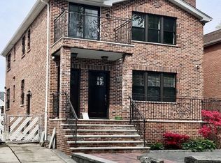 9-10 College Pl, College Point, NY 11356