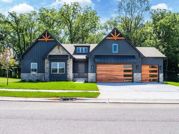 1751 Trailbrook Dr, Valparaiso, IN 46385