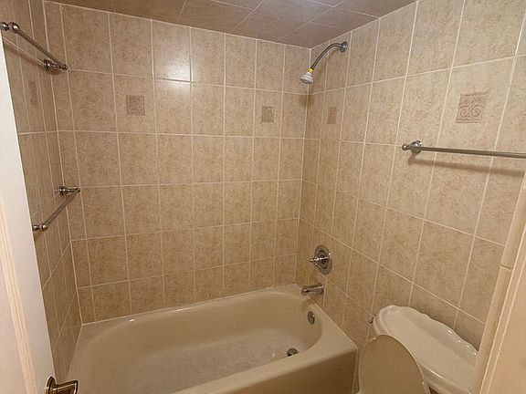 5th image of 1101 SW 122nd Ave APT 106