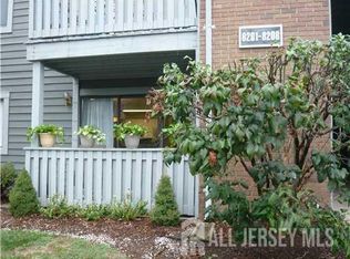 8201 Tamarron Dr, Plainsboro, NJ 08536