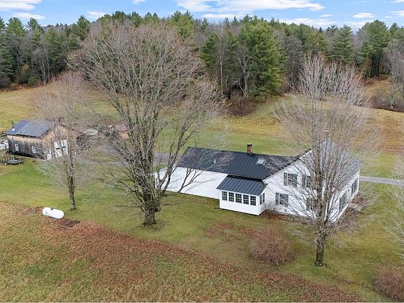 3rd image of 405 Brookside Road