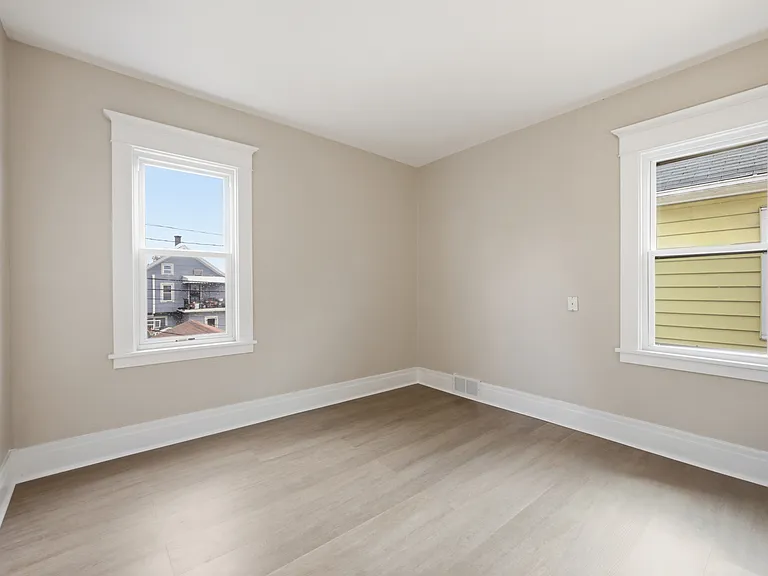 190 Brunswick Blvd #2 — Photo 11