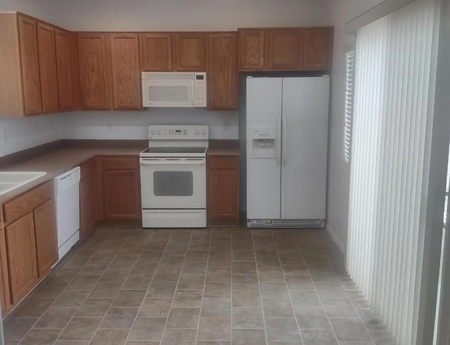 3 bed, 2.5 bath, 1262 sqft, $1,875 — Photo 3