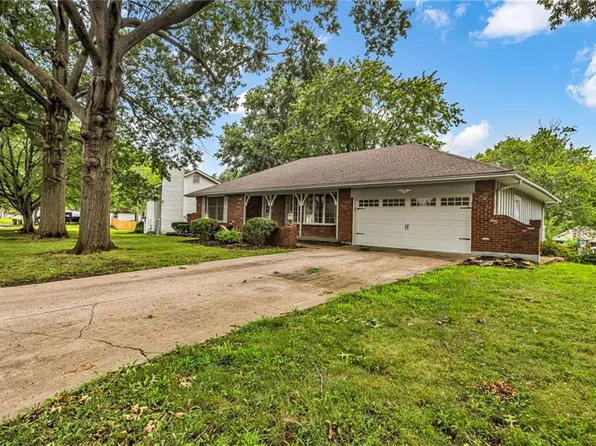 1235 SW Horizon Dr, Blue Springs, MO 64015