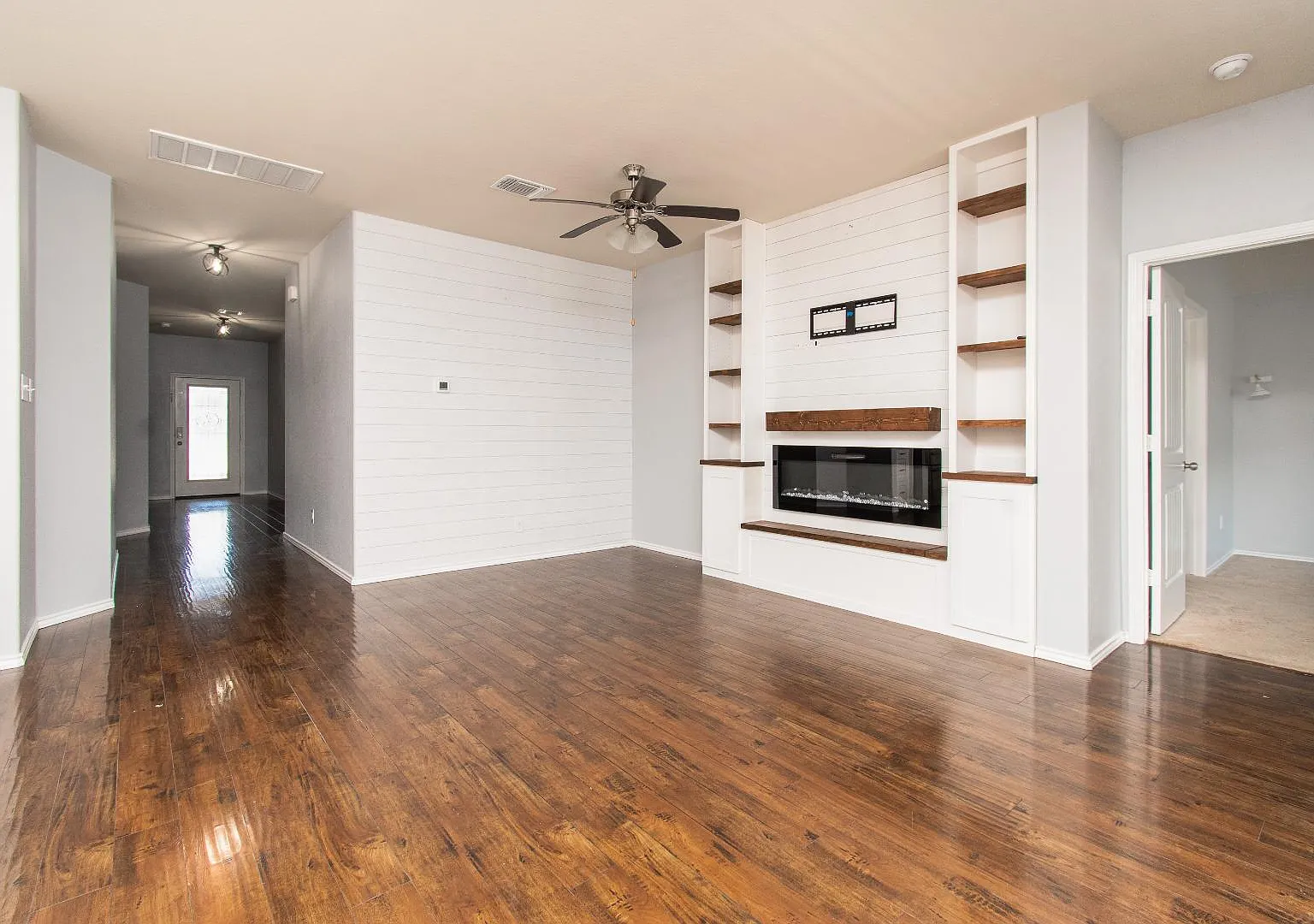 4831 Rosaline Dr — Photo 3