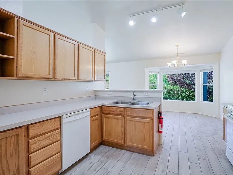 379 Badger Ct — Photo 13