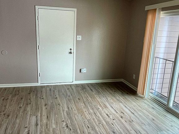 4th image of 416 W Lang St APT B