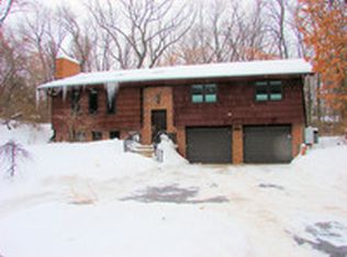 112 Hillcrest Rd, Ogden Dunes, IN 46368