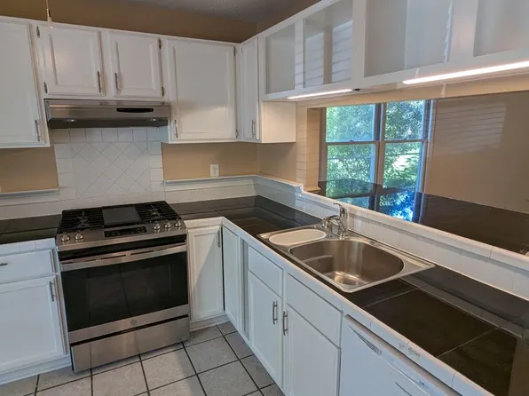 220 Saint Andrews Ln, Chapel Hill, NC 27517