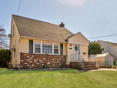 239 Locust Street, Floral Park, NY, 11001
