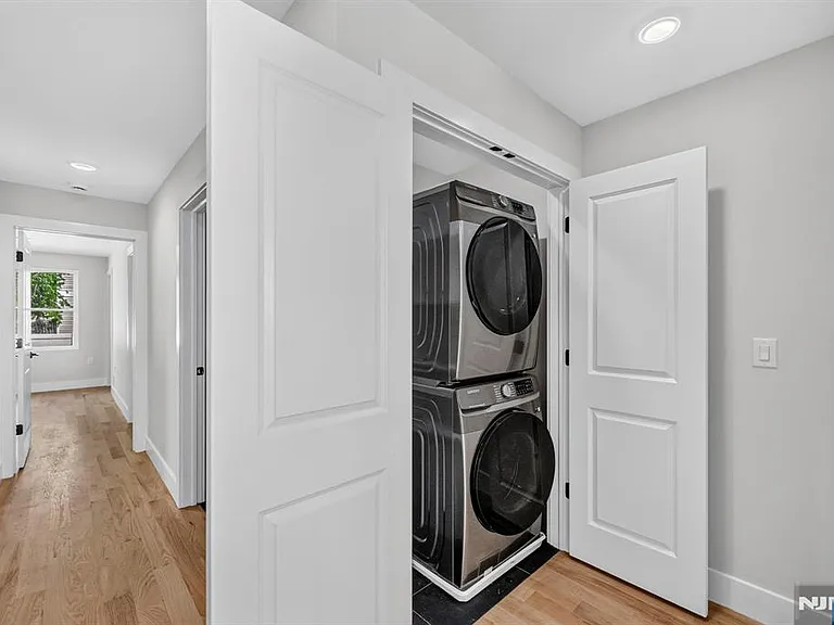 62 Hillside Ave — Photo 20