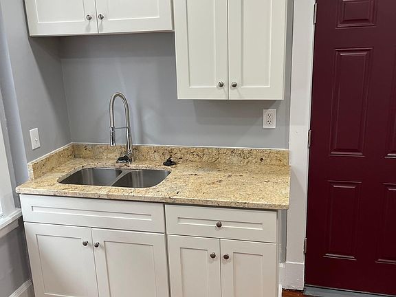 4th image of 3 Parkwood Pl #1