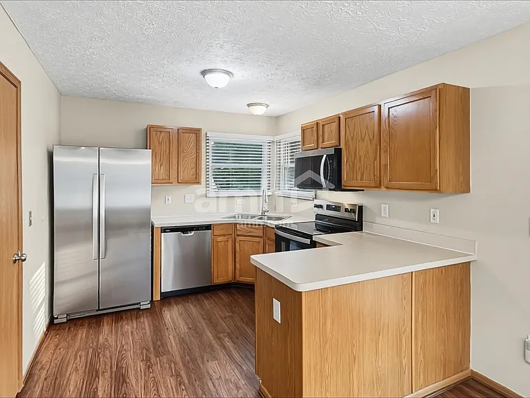 825 Whitehead Dr — Photo 3