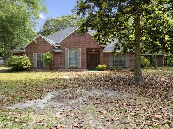 1605 Fairhaven Dr, Gautier, MS 39553