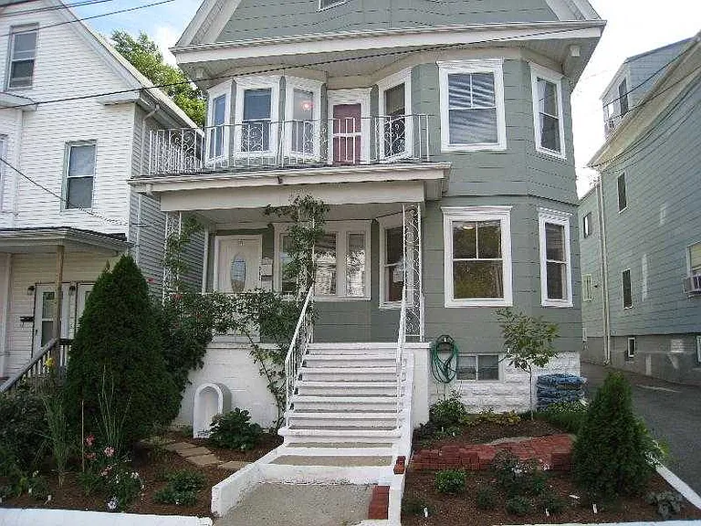 Evergreen Ave — Photo 8