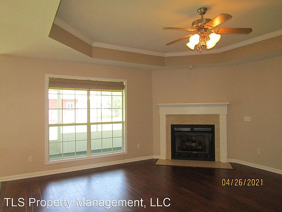 4th image of 211 Windsor Garden Dr #1