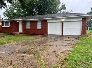 201 E Richmond Pl, Broken Arrow, OK 74012