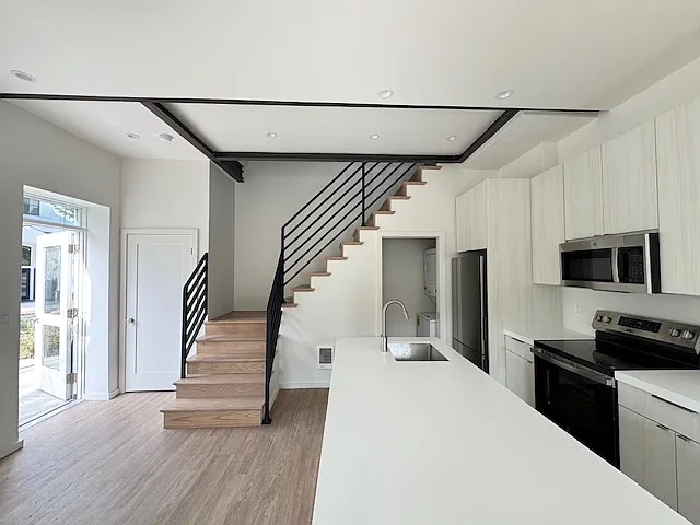 784 Farmington Ave — Photo 8