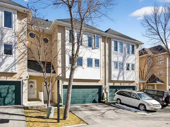 94 W Candle Ter SW, Calgary, AB T2W 6G7