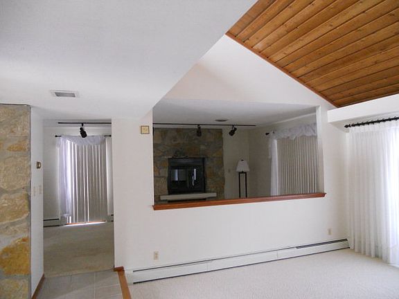 5th image of 510 Eveningside Cir
