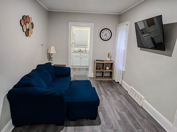 3rd image of 10415 Bernard Ave #10415