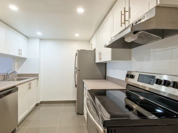 Sherobee Apartments, 2100 Sherobee Rd, Mississauga, ON L5A 4C5