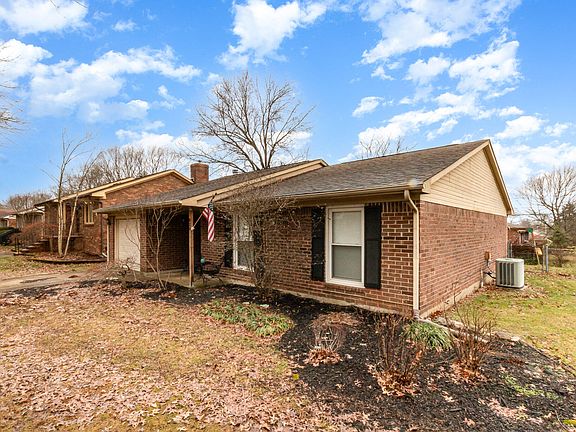 2nd image of 929 Wyndham Hills Dr