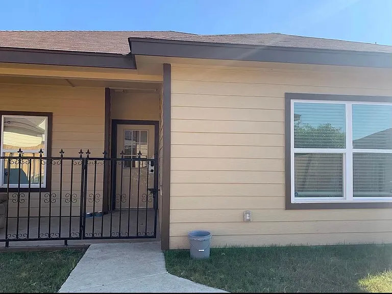 5981 Midcrown Dr — Photo 18