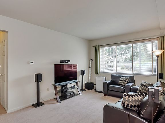 4th image of 2086-2090 Stanley St #2-203
