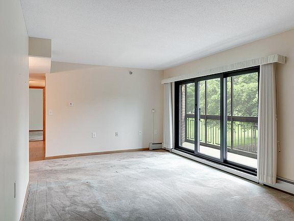 3rd image of 6615 Lake Shore Dr #305