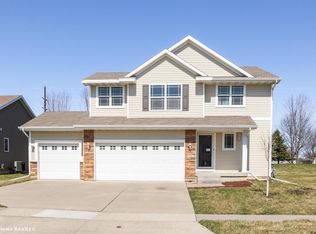 9361 Fairview Dr, West Des Moines, IA 50266