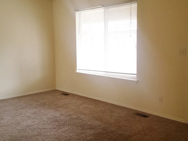 310 S Ivy St — Photo 3