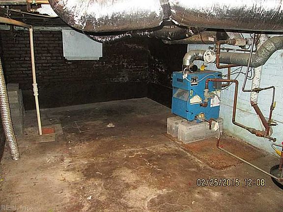 4th image of 820 W 27th St