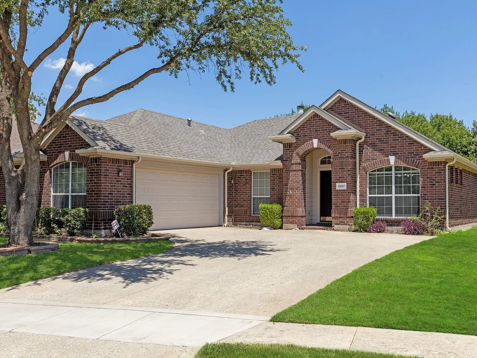 3 bed, 1761 sqft, $8,100 — Photo 2