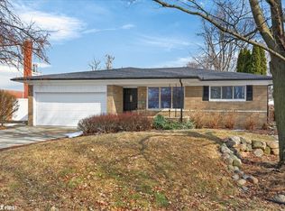 32154 Gainsborough Dr, Warren, MI 48088