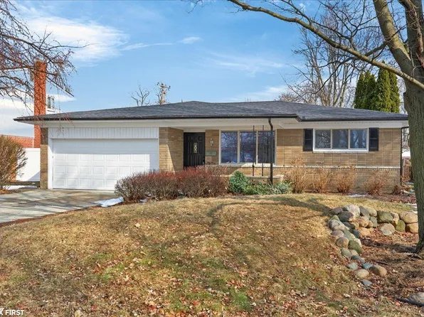 32154 Gainsborough Dr, Warren, MI 48088