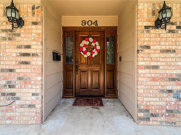 5th image of 904 Loganwood Ave