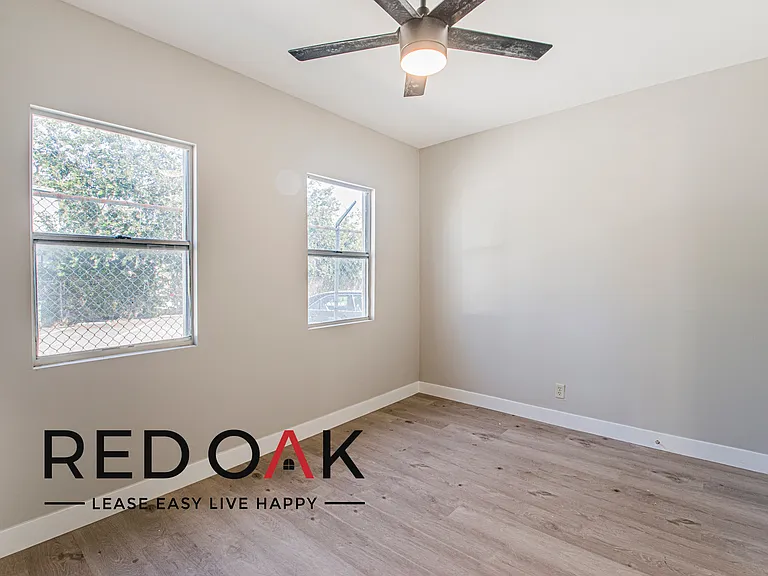 424 E 20th St #428.5 — Photo 18